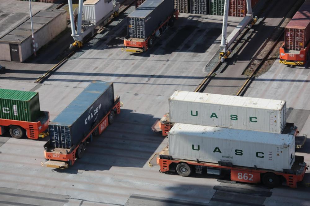 Transport poids lourds près de Cesson